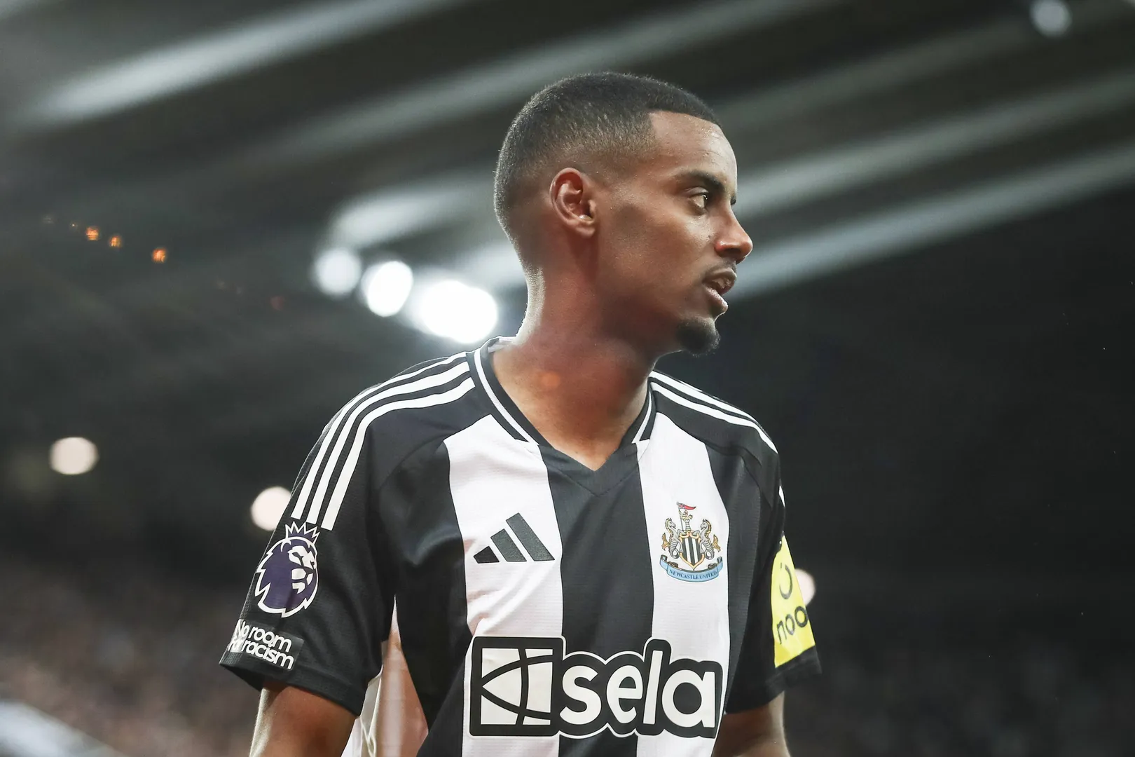 Isak em jogo do Newcastle na Premier League