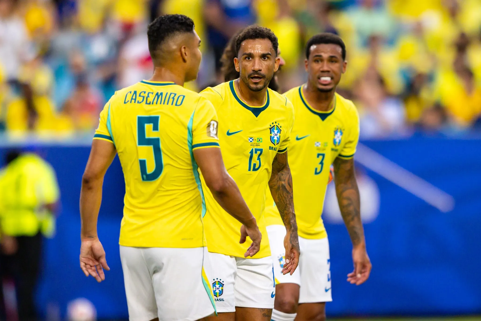 Casemiro, Danilo e Gabriel Magalh&atilde;es em jogo da sele&ccedil;&atilde;o brasileira