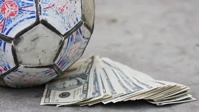 Apenas 30 clubes foram respons&aacute;veis por 47% do total que foi gasto em transfer&ecirc;ncias na &uacute;ltima d&eacute;cada