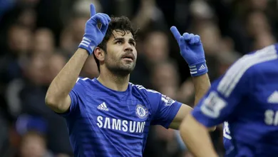 Diego Costa mostra os seus recursos: driblou tr&ecirc;s com um &uacute;nico corte e fez um gola&ccedil;o