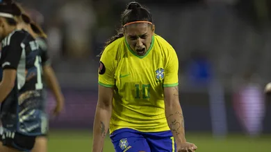 Bia Zaneratto desfila em goleada contra a Argentina, e Brasil vai &agrave;s semifinais da Copa Ouro feminina