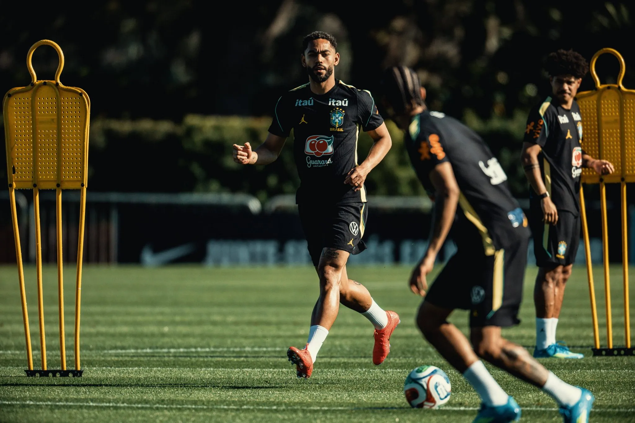 Matheus Cunha durante treino da Sele&ccedil;&atilde;o (Foto: Imago/Fotoarena)