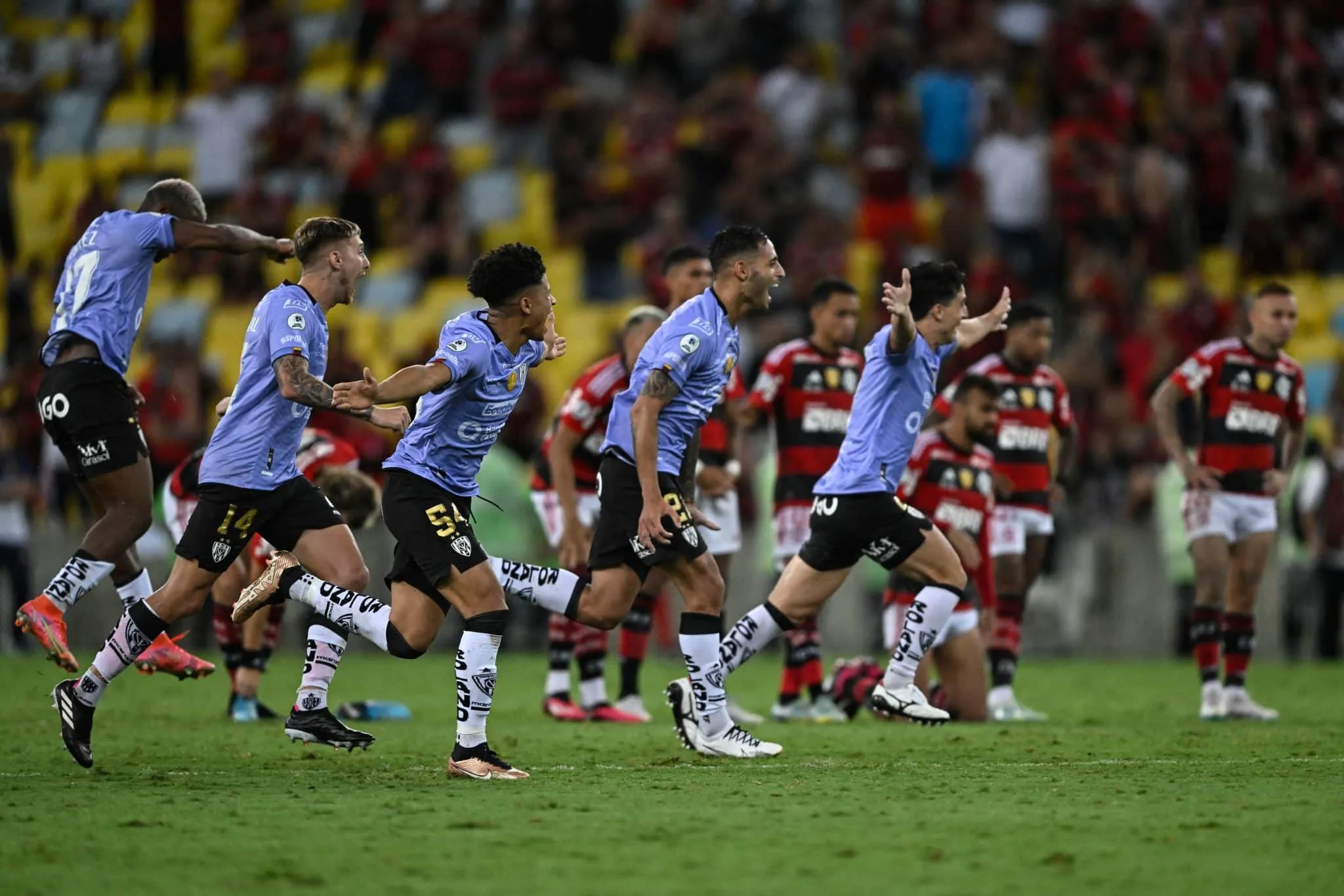 O gol heroico n&atilde;o evitou a frustra&ccedil;&atilde;o do Flamengo nos p&ecirc;naltis e o Del Valle conquista a Recopa em pleno Maracan&atilde;
