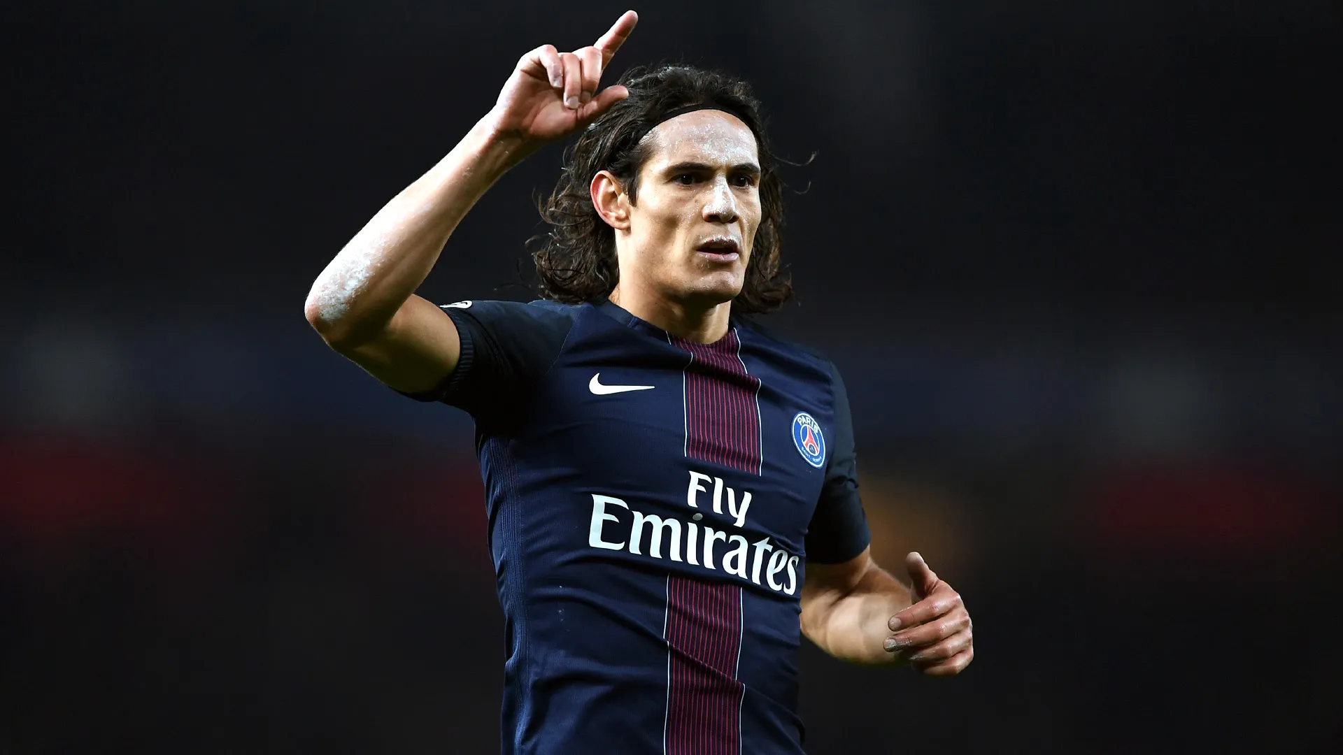 Cavani chega a 20 gols, quebra marca pessoal e &eacute; o primeiro das grandes ligas a alcan&ccedil;ar a marca