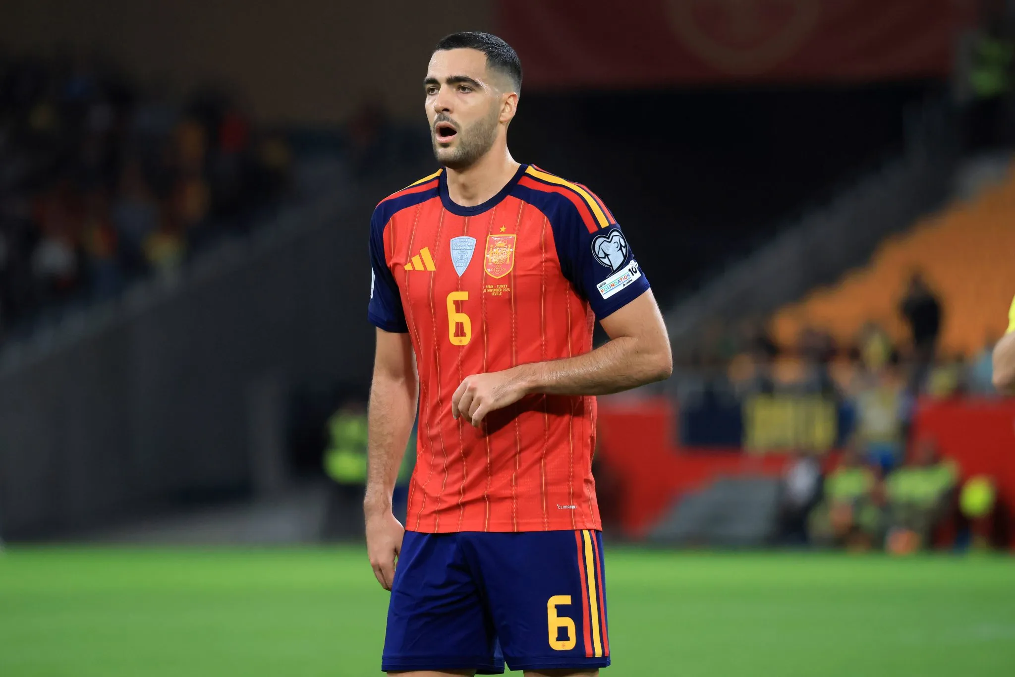Mikel Merino em a&ccedil;&atilde;o pela Espanha (Foto: IMAGO / Buzzi)