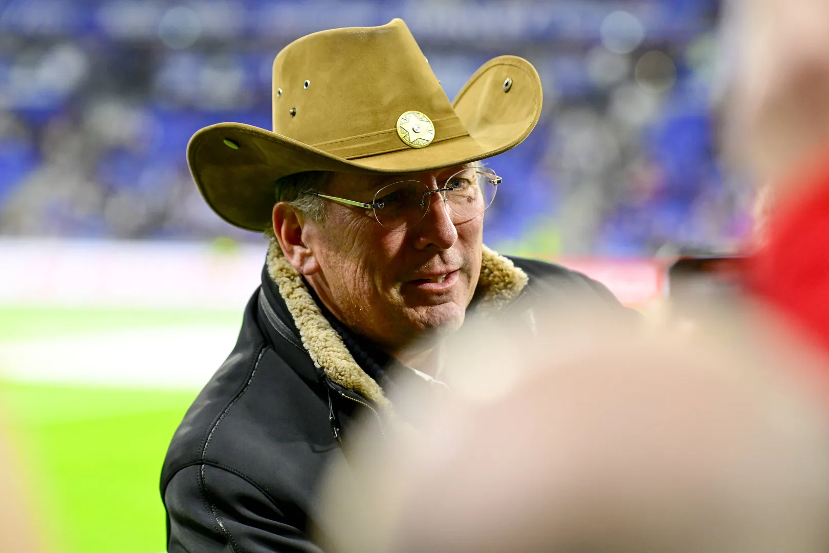 John Textor foi de chap&eacute;u ao cl&aacute;ssico entre PSG e Lyon ap&oacute;s ser chamado de cowboy por Nasse Al-Khelaifi
