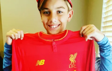 Liverpool foi capaz de lindo gesto para confortar pequeno torcedor que perdeu o pai