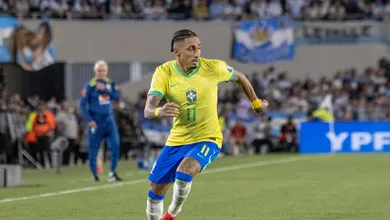 Raphinha sai em sil&ecirc;ncio e foge de responsabilidade por vexame da Sele&ccedil;&atilde;o para a Argentina