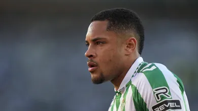 Vitor Roque perde gol no fim e outro brasileiro rouba a cena em derrota do Betis
