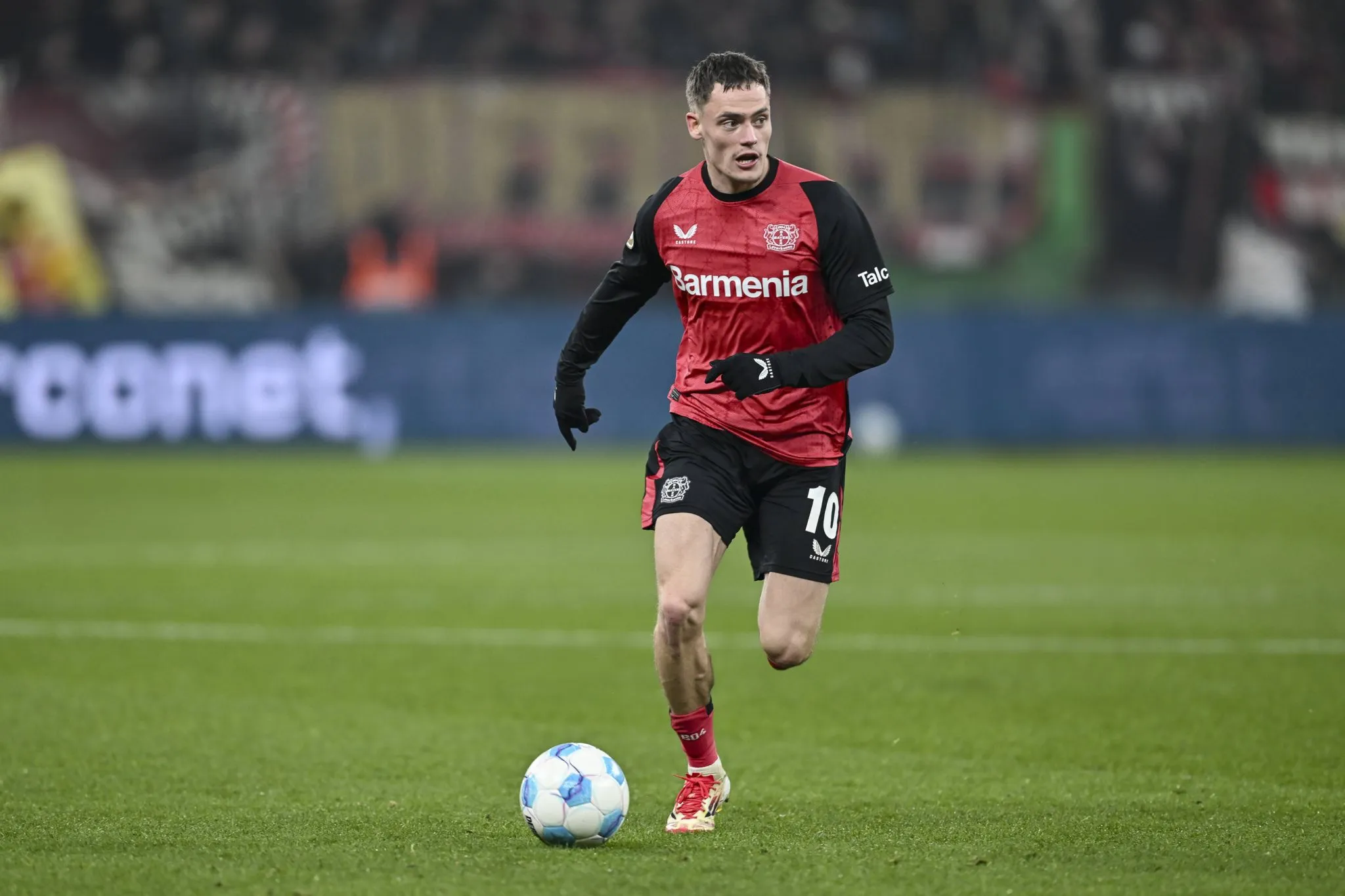 Florian Wirtz em atua&ccedil;&atilde;o pelo Bayer Leverkusen (Foto: IMAGO / pepphoto)