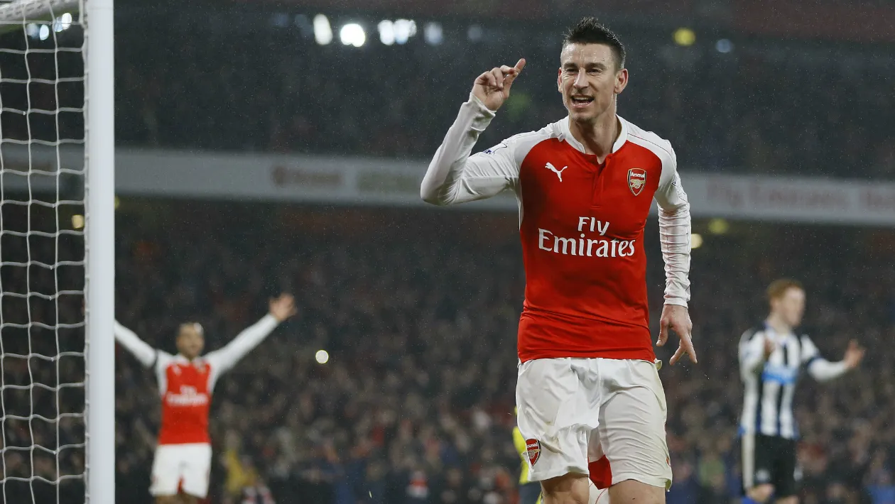 Dono do melhor momento no Ingl&ecirc;s, Arsenal assumiu lideran&ccedil;a isolada pela primeira vez