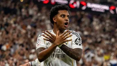 Rodrygo marca, Vini briga com Simeone e Real Madrid carimba vaga na final contra o Bar&ccedil;a