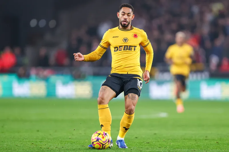 Matheus Cunha em a&ccedil;&atilde;o pelo Wolverhampton