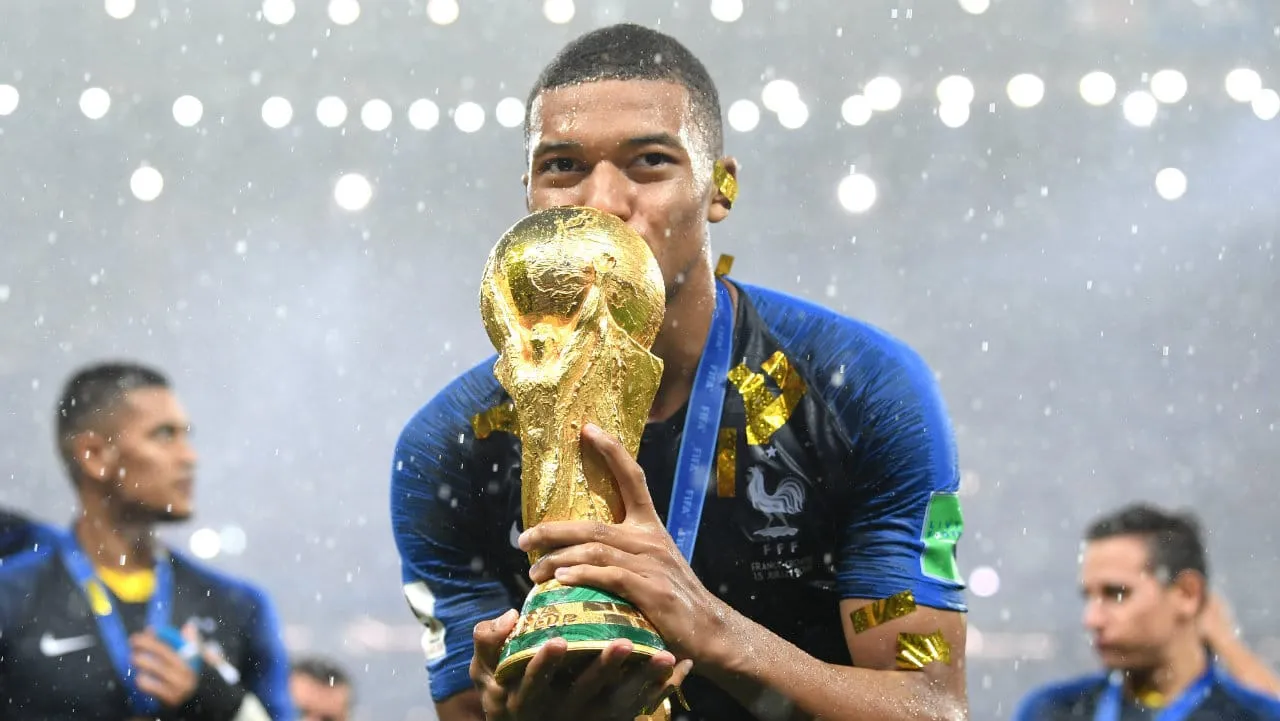 Presidente da Federa&ccedil;&atilde;o Francesa quer Mbapp&eacute; nas Olimp&iacute;adas e aguarda aval do PSG