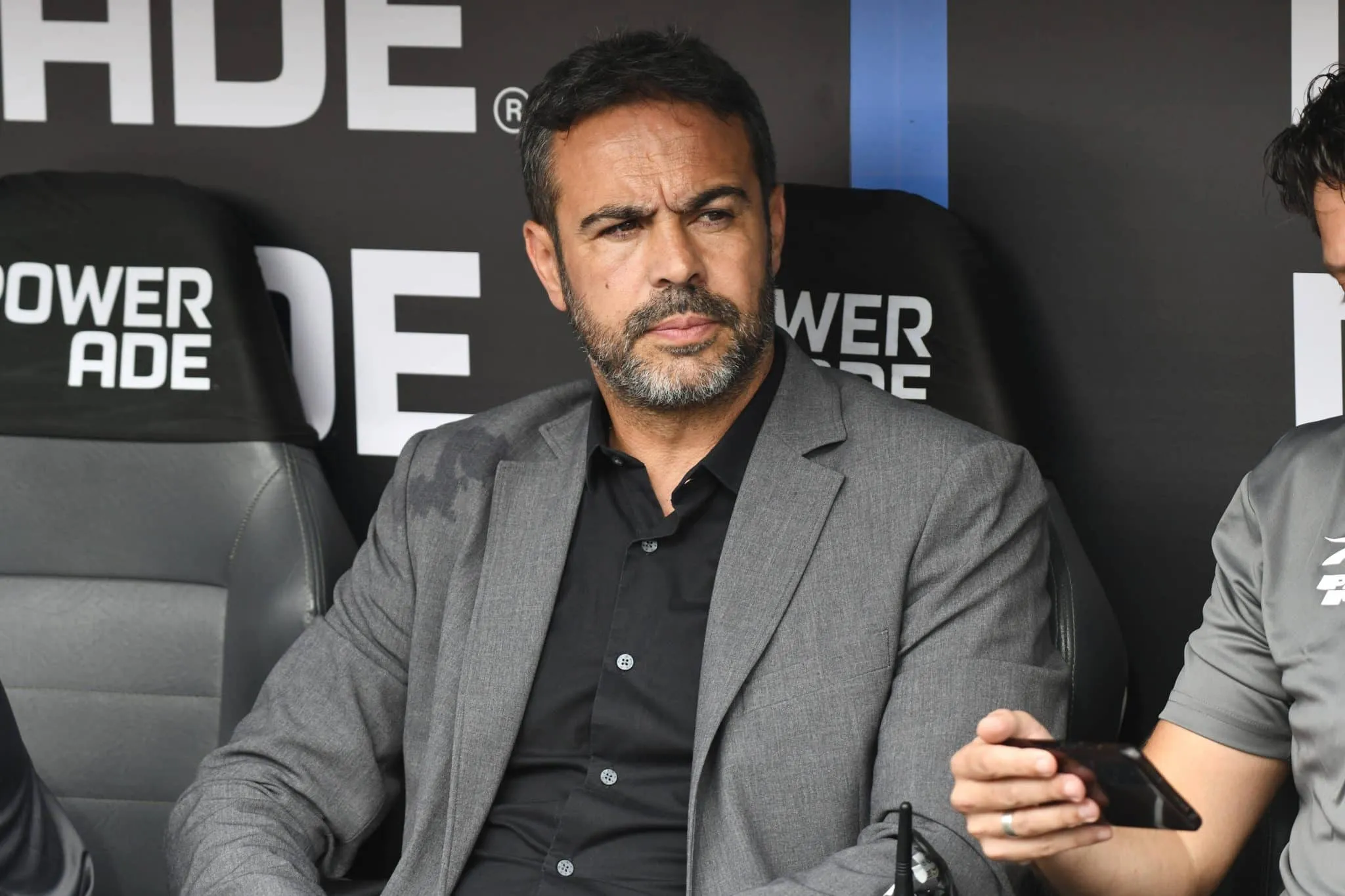 Multa de Artur Jorge &eacute; baixa, e clube brasileiro tenta roubar treinador do Botafogo