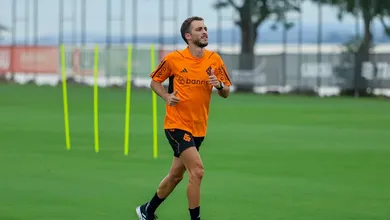 Colorado de inf&acirc;ncia, Hyoran vive o sonho ao ser apresentado pelo Internacional