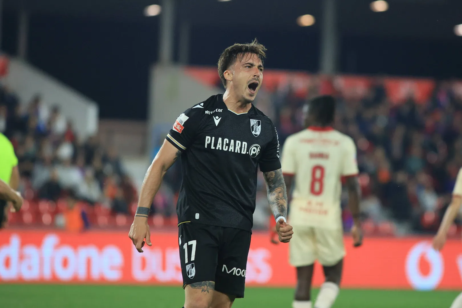 Jo&atilde;o Mendes em a&ccedil;&atilde;o pelo Vit&oacute;ria Guimar&atilde;es