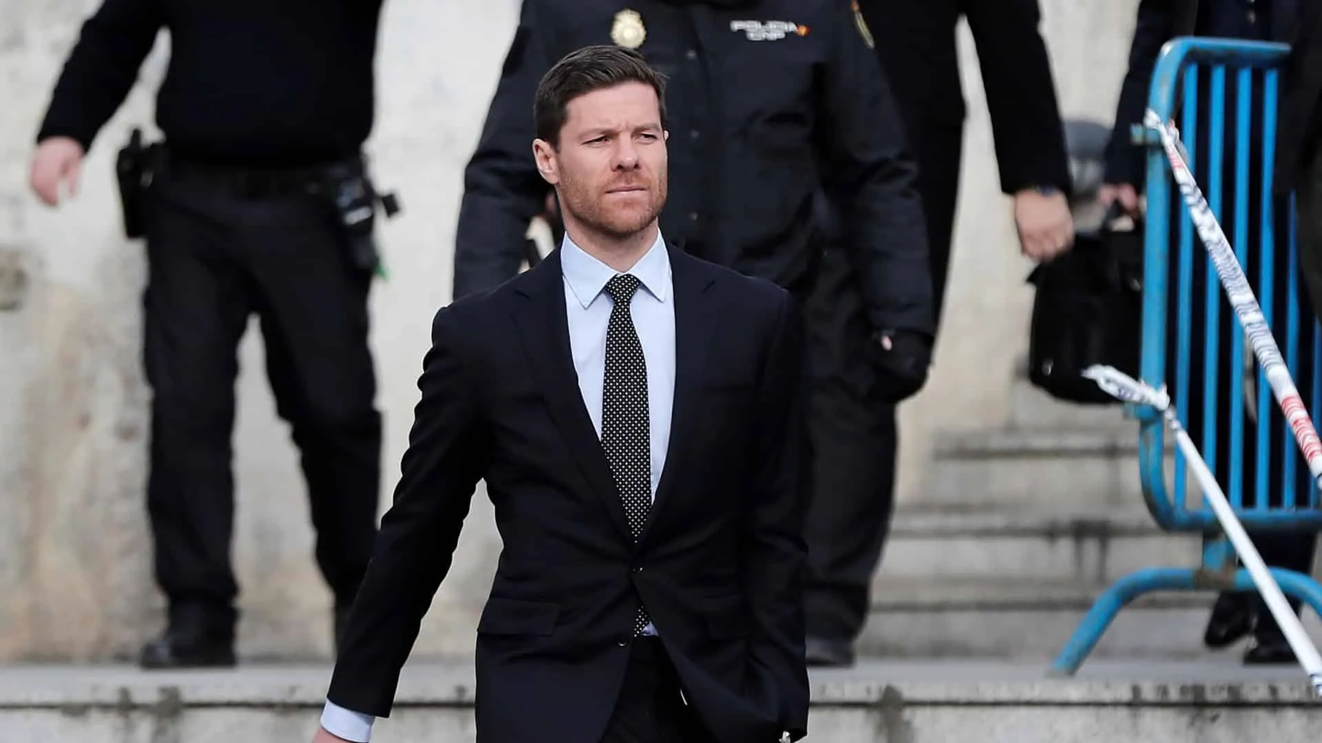 Xabi Alonso, agora t&eacute;cnico, conquista t&iacute;tulo pelo Real Madrid sub-13