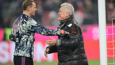 Bayern organizou uma entrevista &agrave; altura das lendas Sepp Maier e Manuel Neuer
