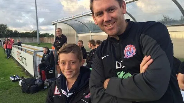 J&aacute; pensou em ser t&eacute;cnico do seu time por um jogo? Este garoto de 11 anos teve a chance