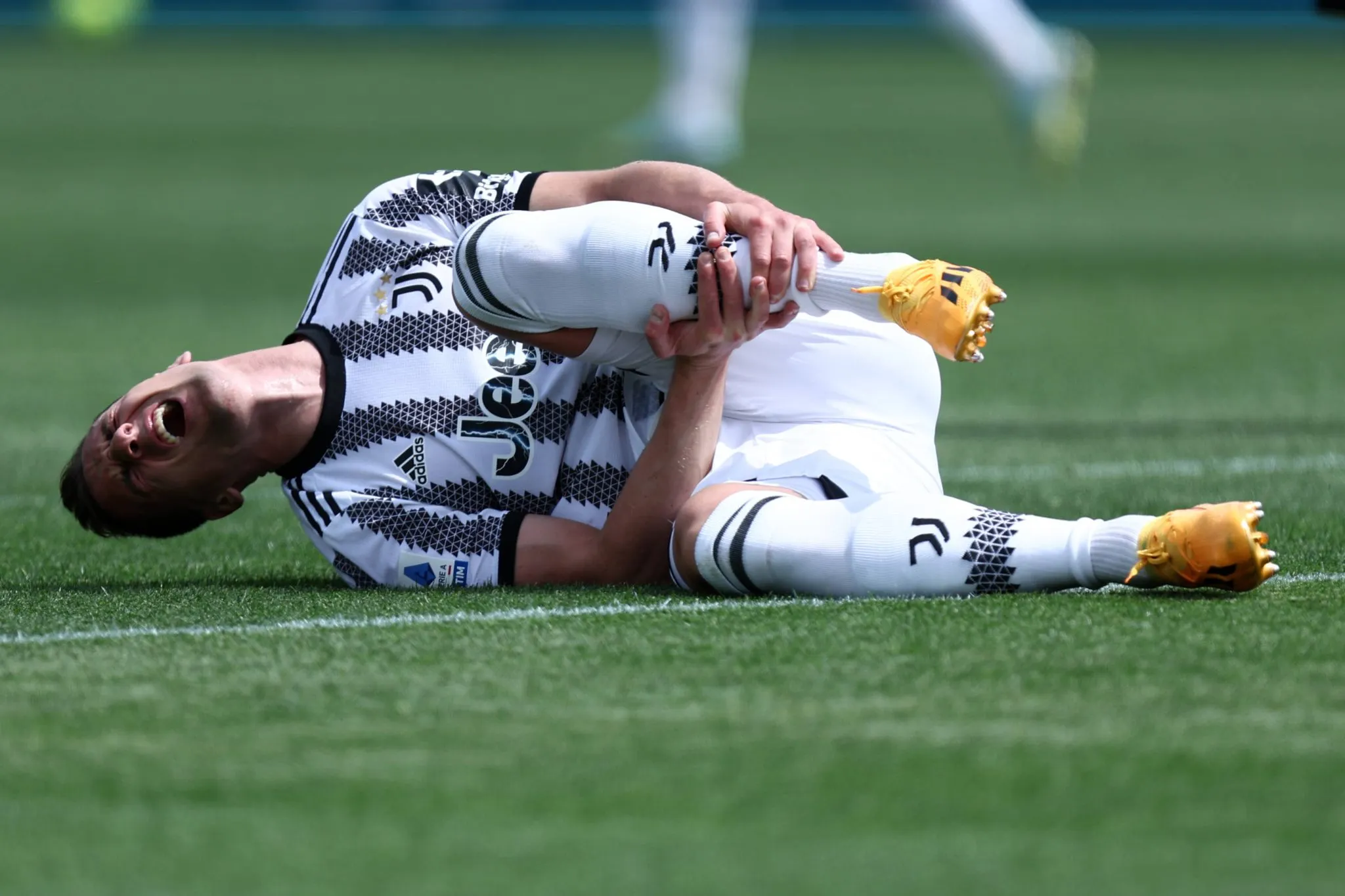 Milik sente les&atilde;o em jogo da Juventus