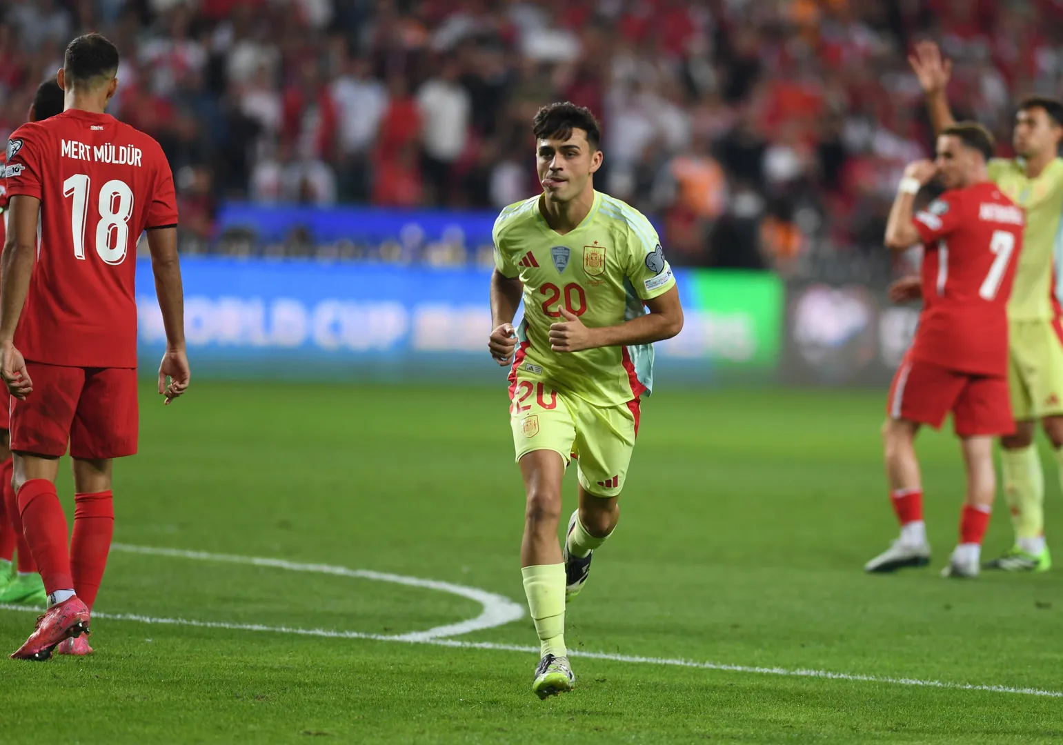 Pedri, em atua&ccedil;&atilde;o pela sele&ccedil;&atilde;o da Espanha (Foto: IMAGO / Depo Photos)