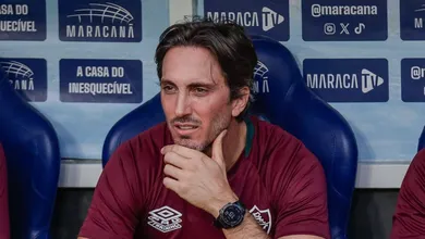 Zubeld&iacute;a d&aacute; m&eacute;ritos a Renato no Fluminense e manda recado para John Kennedy