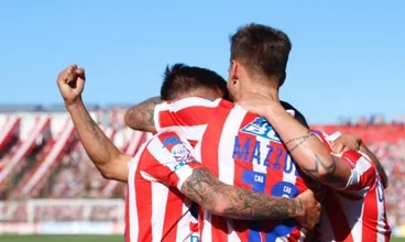 Diante do momento hist&oacute;rico, o cl&aacute;ssico santafesino teve um clima trepidante e viu o Uni&oacute;n bater o Col&oacute;n