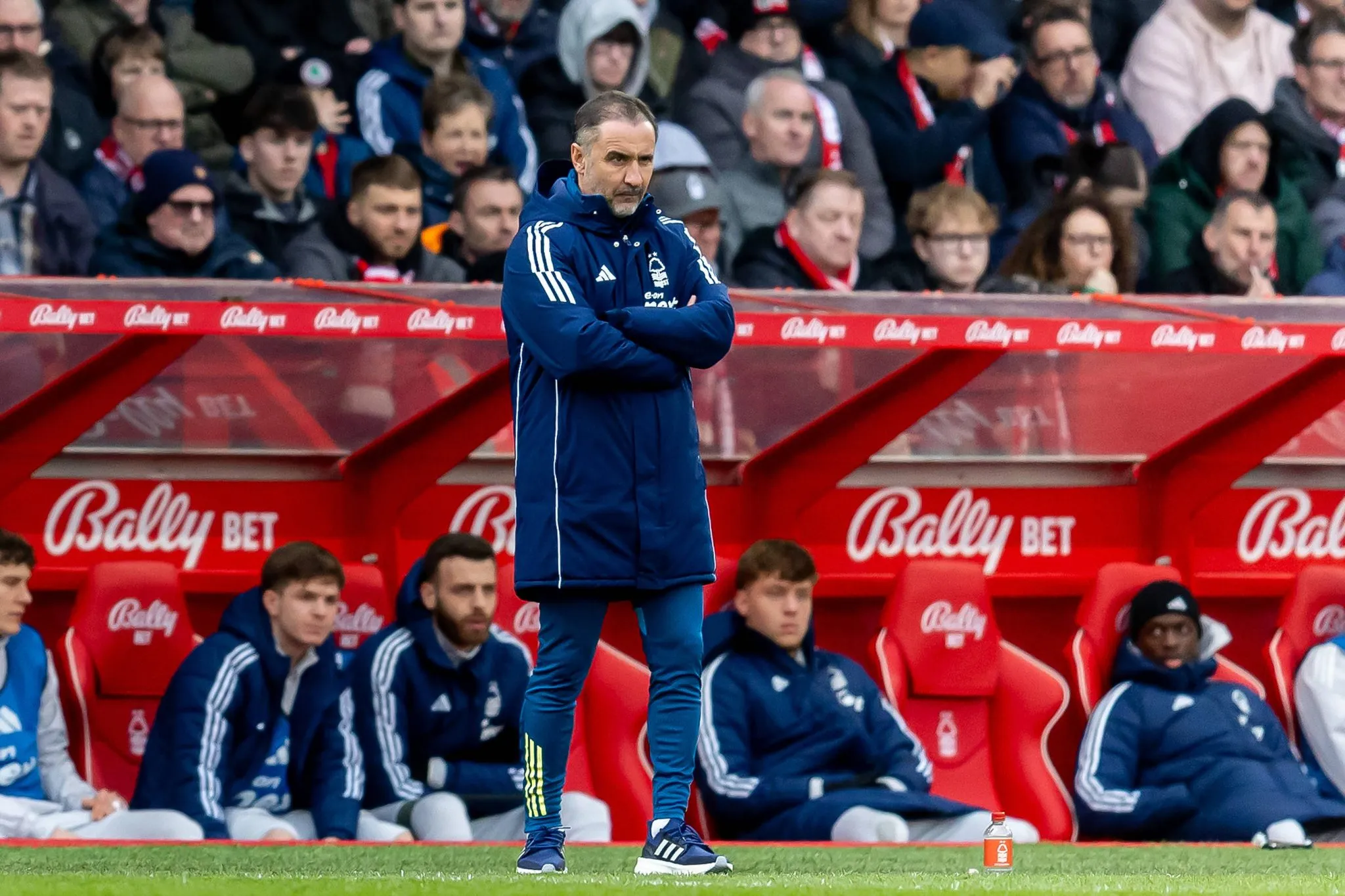 V&iacute;tor Pereira durante jogo do Nottingham Forest