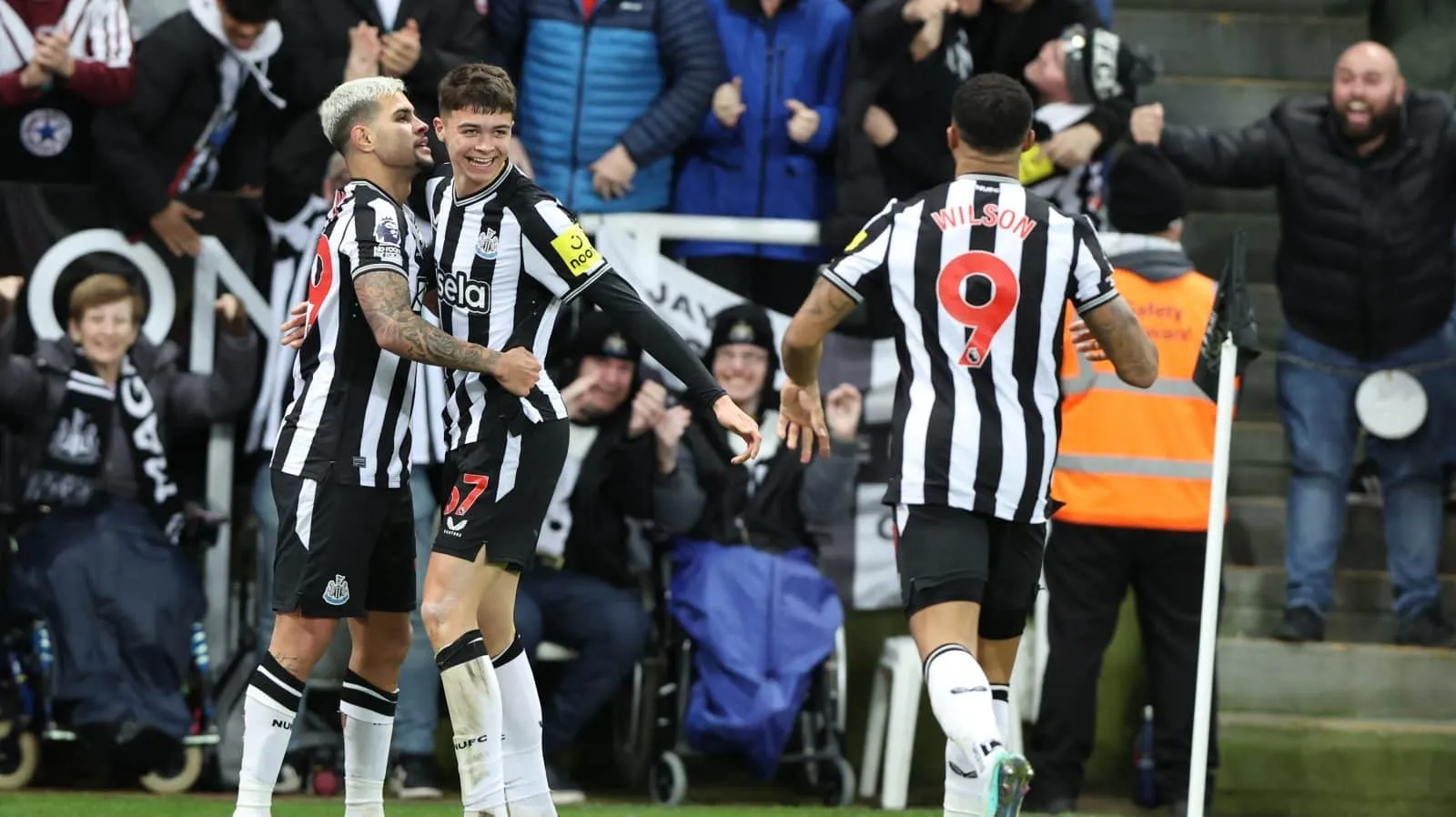 Garoto de 17 anos decide, Almir&oacute;n e Burn marcam e Newcastle bate Fulham por 3 a 0