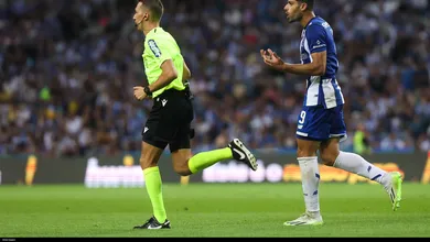 O Porto empatou aos 18 minutos dos acr&eacute;scimos de um jogo de final louco com o Arouca
