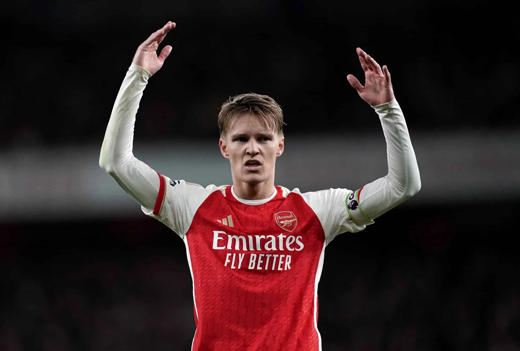 &Oslash;degaard quebrou o sil&ecirc;ncio e respondeu aos cr&iacute;ticos sobre comemora&ccedil;&atilde;o inusitada contra o Liverpool
