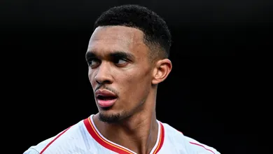 Na mira do Real Madrid, Alexander-Arnold j&aacute; se declarou f&atilde; do Barcelona