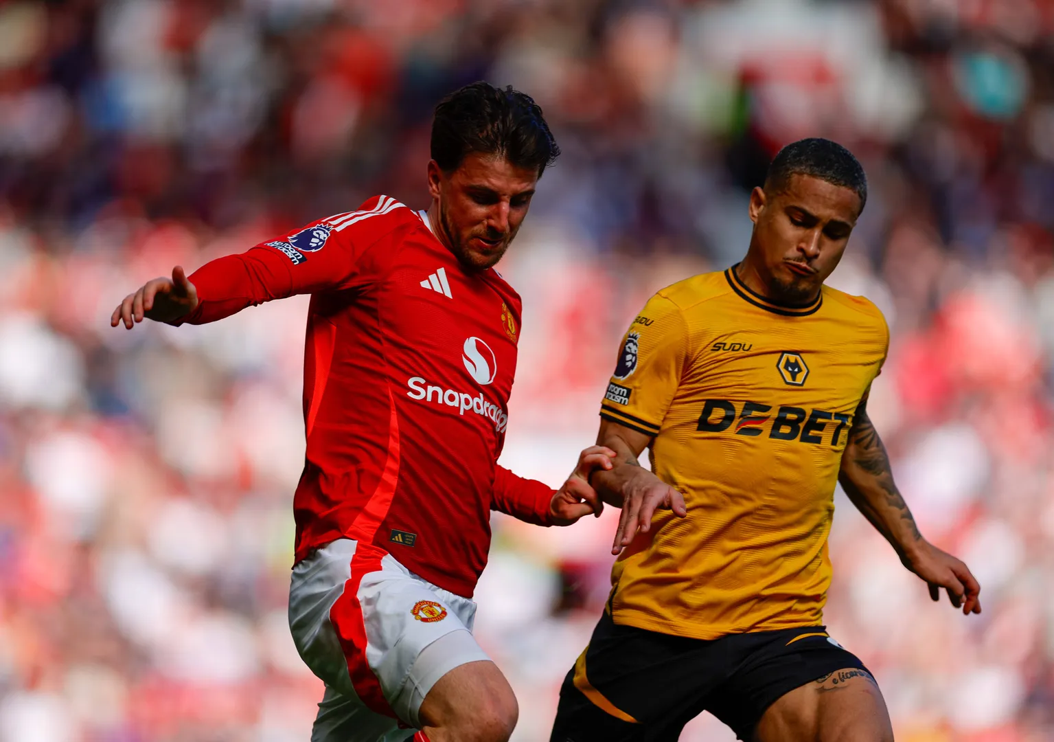 Jo&atilde;o Gomes enfrentou o Manchester United em abril de 2025 (Foto: Imago)
