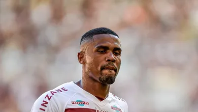 Douglas Costa tem les&atilde;o detectada e ser&aacute; desfalque do Fluminense contra o Flamengo