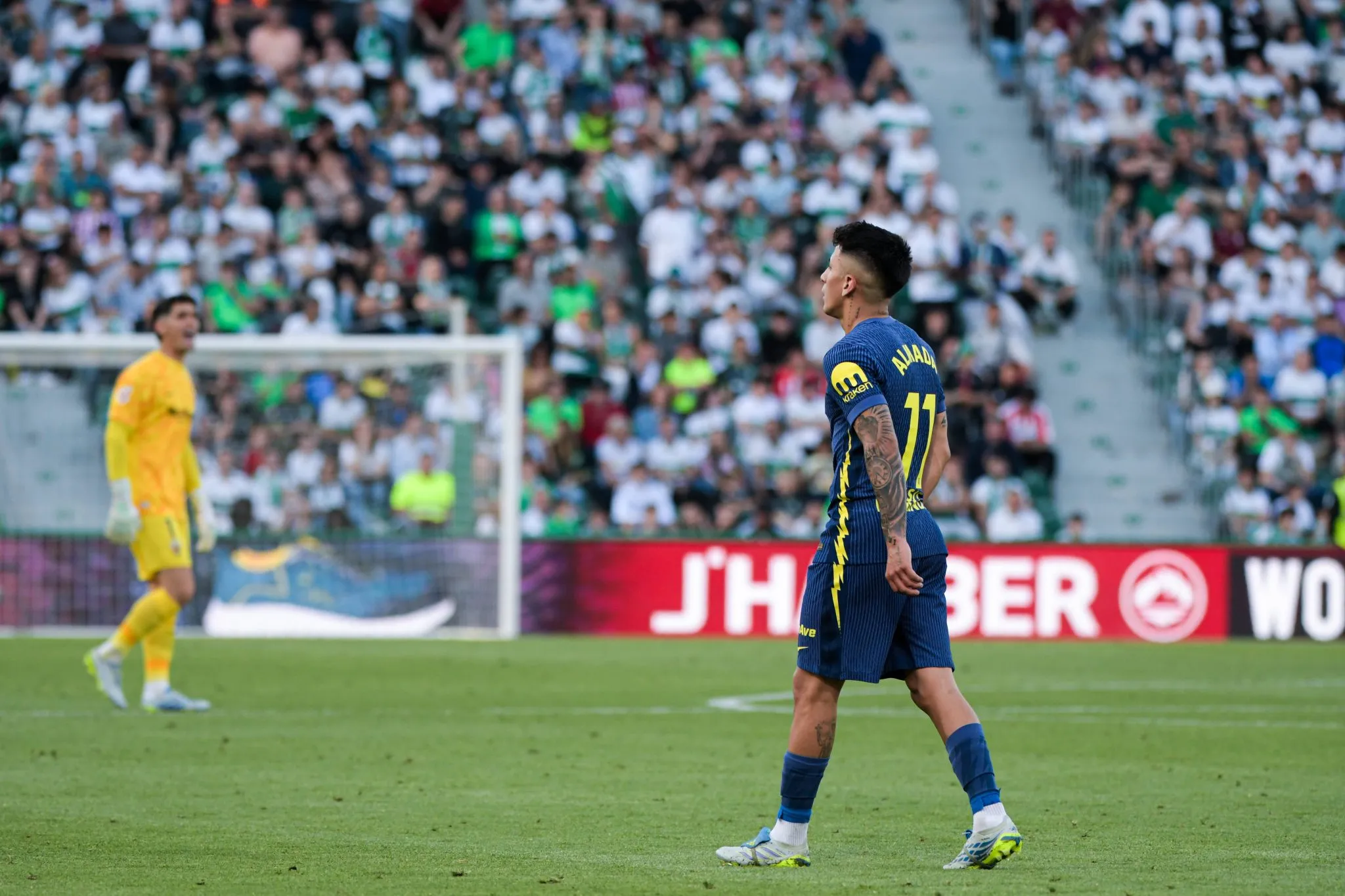Thiago Almada ap&oacute;s expuls&atilde;o em Elche x Atl&eacute;tico de Madrid 