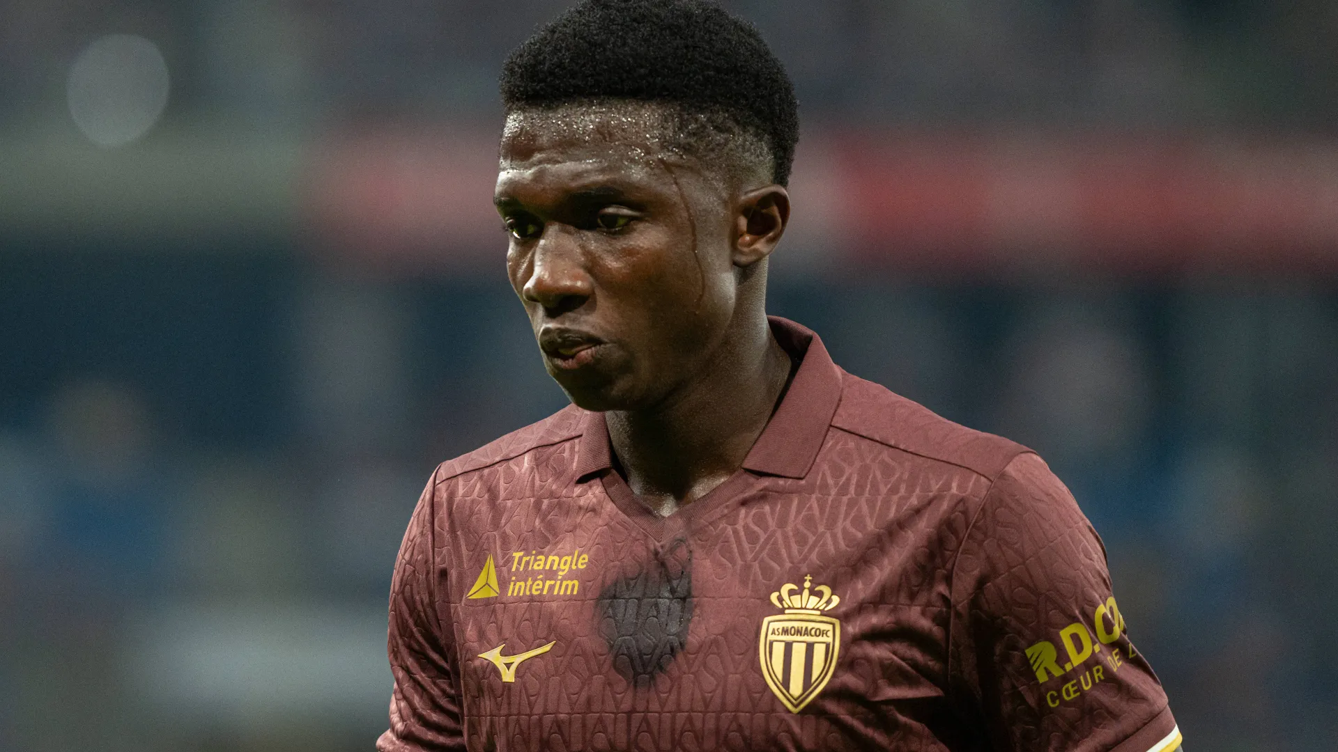 Lamine Camara, meio-campista do AS Monaco, durante a partida de ida do playoff da Conference League entre Górnik Zabrze e Monaco, na Arena Zabrze, em Zabrze, na Polônia, em 23 de agosto de 2026.