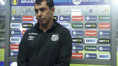 Ap&oacute;s acesso, Carille reconhece que Santos est&aacute; com planejamento para 2025 atrasado