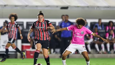 Em cl&aacute;ssico insano, S&atilde;o Paulo marca no &uacute;ltimo lance, derruba Santos nos p&ecirc;naltis e vai &agrave; final do Paulist&atilde;o Feminino