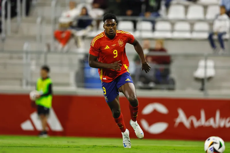 Campe&atilde;o ol&iacute;mpico pela Espanha, Samu Omorodion pode ganhar primeira chance de defender a sele&ccedil;&atilde;o principal da F&uacute;ria em novembro