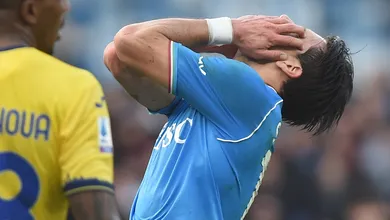 Enquanto o Milan sonha com o vice da Serie A, o Napoli quer acordar de seu pesadelo
