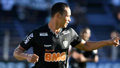 Ricardo Oliveira fez a diferen&ccedil;a em Montevid&eacute;u, mas os desleixos do Atl&eacute;tico pesaram contra