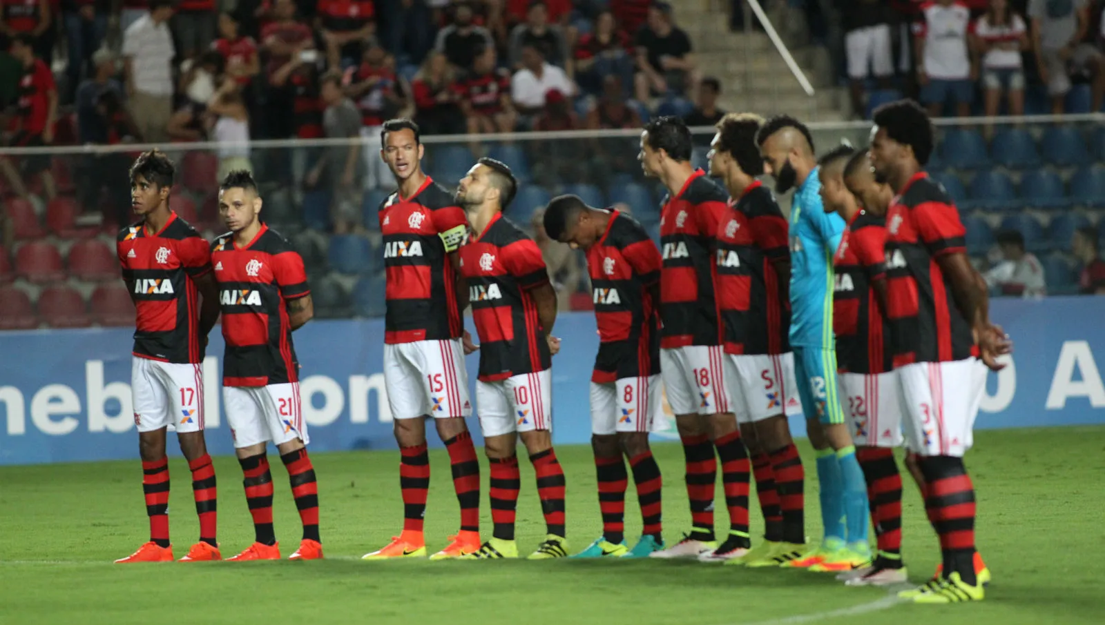 Fla-Flu do bem: Clubes se unem a campanha e rubro-negros homenageiam jovem torcedor falecido