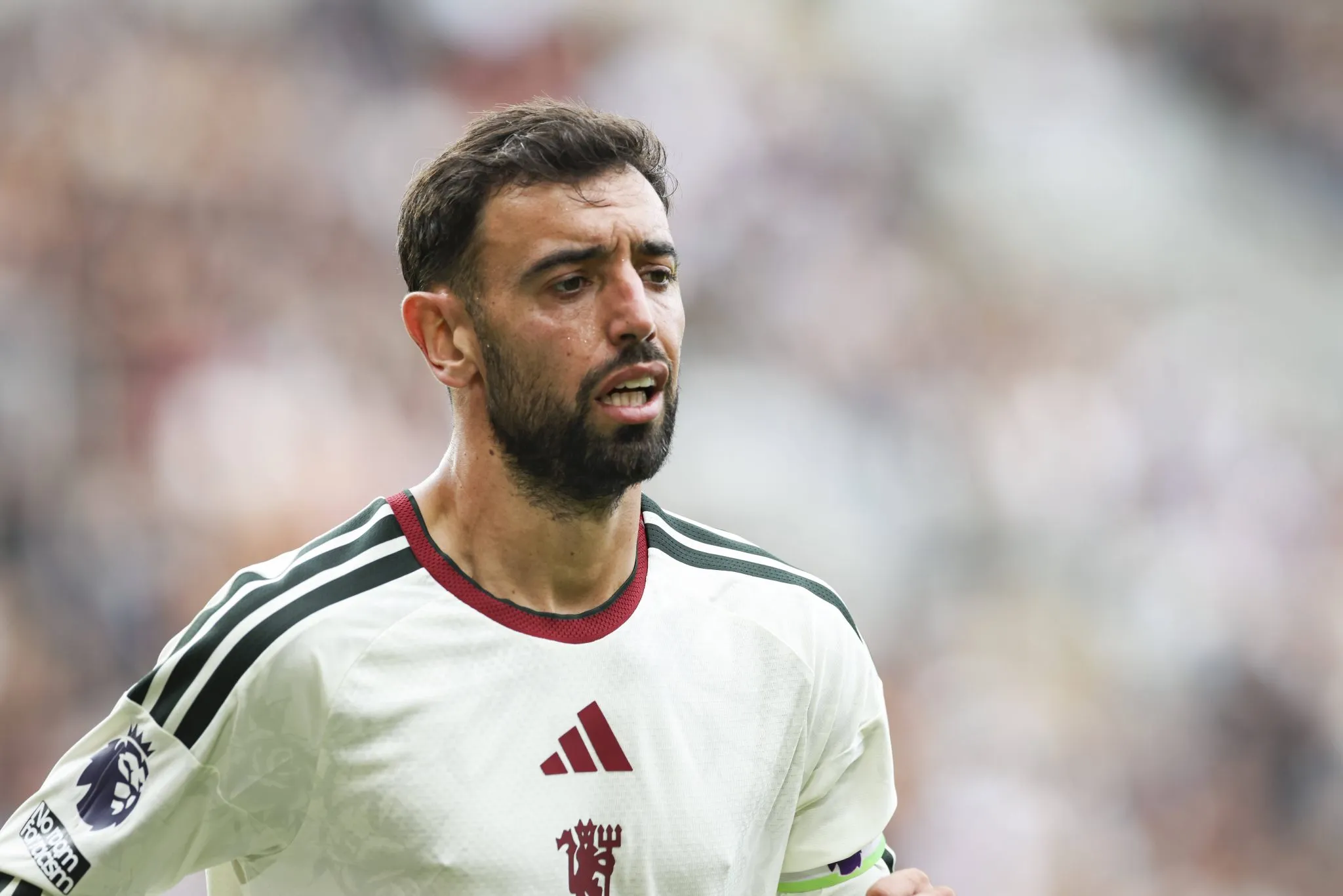 &lsquo;&Eacute; melhor que Bruno Fernandes fique de boca fechada&rsquo;, diz Scholes ap&oacute;s derrota do United
