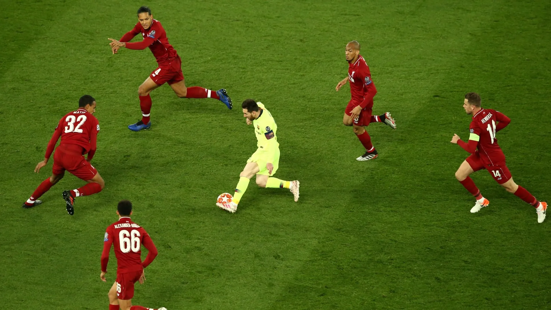 Barcelona foi fraco em Anfield, esperou coelho na cartola de Messi e foi atropelado