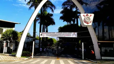 Varredura encontra equipamentos de espionagem escondidos na sala da presid&ecirc;ncia do Corinthians
