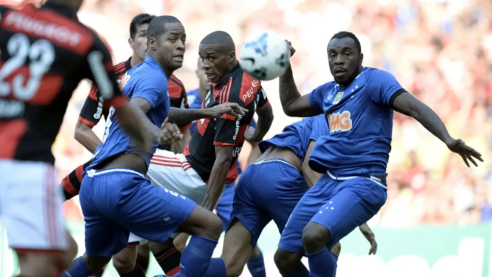 Para o t&iacute;tulo mudar de m&atilde;os, o Cruzeiro precisa ser o Inter e vice-versa