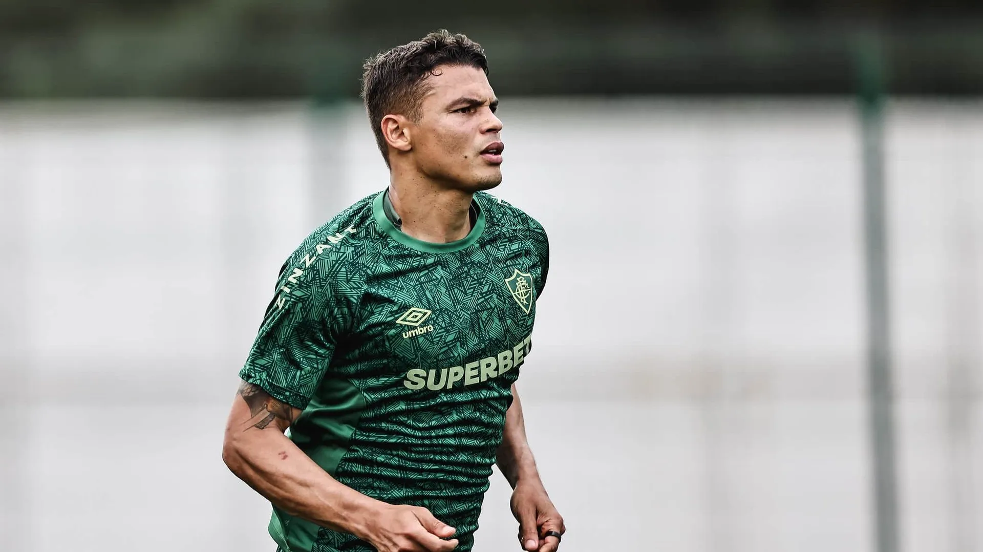 Thiago Silva foi liberado para os treinos pelo Fluminense, mas voltou a sentir dores e desfalca o time contra o Flamengo - Foto: LUCAS MER&Ccedil;ON / FLUMINENSE F.C.