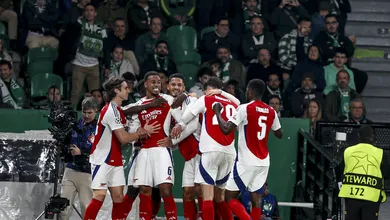 Zagueiro da Sele&ccedil;&atilde;o &lsquo;domina&rsquo; Gyokeres, e Arsenal atropela Sporting sem Amorim