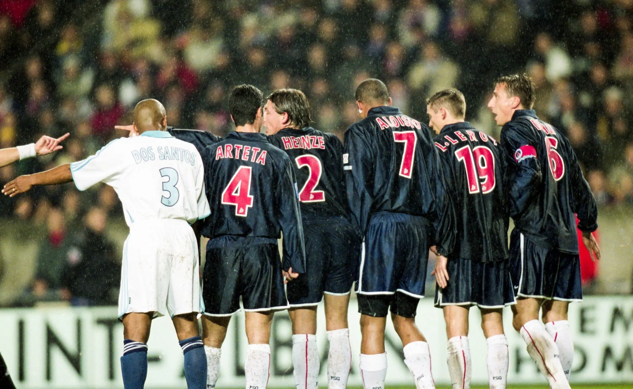 Jogo do PSG em 2001 com Arteta, Heinze e Alo&iacute;sio